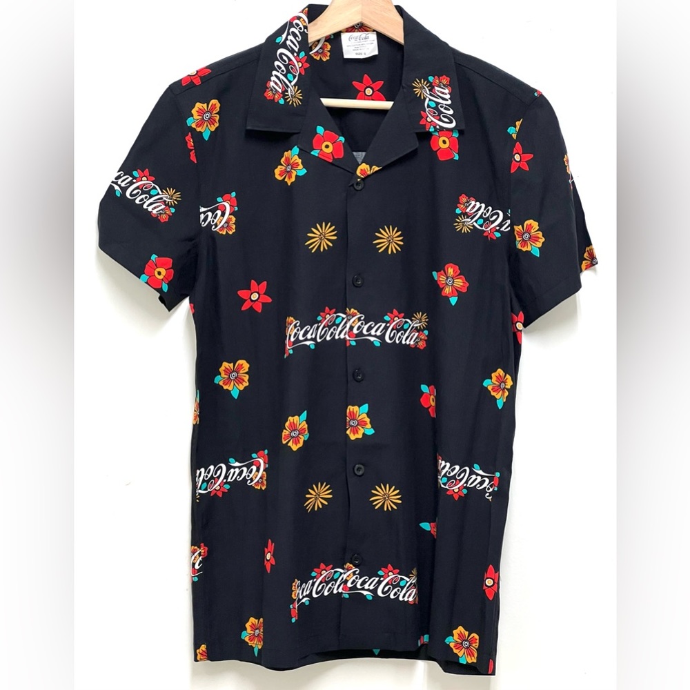 Coca Cola Men's Black Button Up Collared Shirt Short Sleeves Size S NWOT